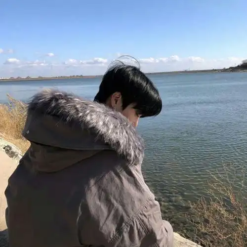 独坐沉思
