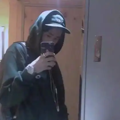 男生伤感颓废头像,你不在我身边淡出我的生活了
