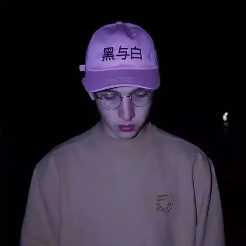 个性戴帽子头像,最喜欢听的土味套路情话在这里
