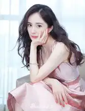 杨幂化身粉红少女亮相新剧发布会,和霍建华同框搬砖
