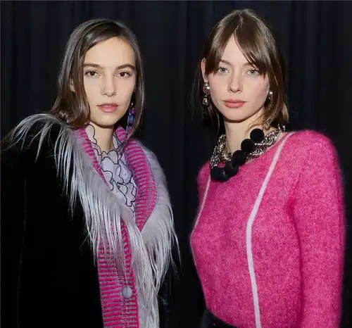 emporioarmani2021秋冬男女装系列妆容发布
