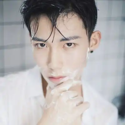 清新头像男真人文艺范2020好看的气质阳光男生头像
