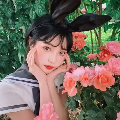 女生头像聊天列表就像泳池
