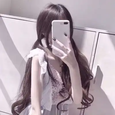 手拿手机拍照挡脸女生头像,可爱女生手遮脸
