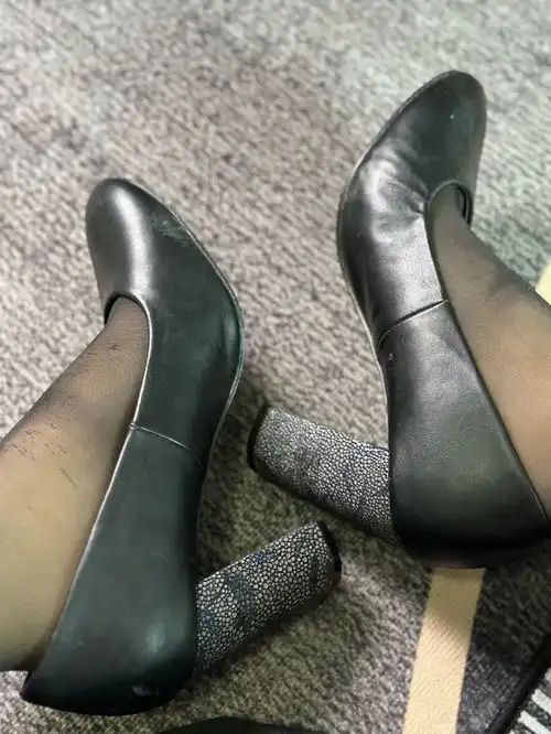 凡尘美女街拍大赏系列2她们都不怕把狼招来吗
