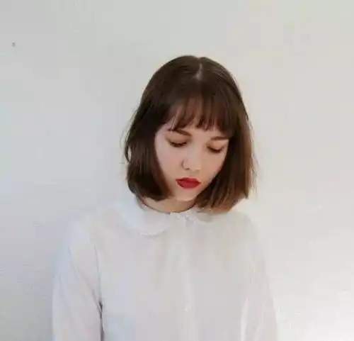 编发黑色头发的女生,染什么颜色的头发最好看
