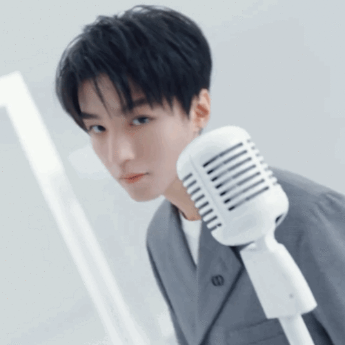 迪奥2021秋季男装系列发布会,在逃王子王俊凯昨晚杀疯了
