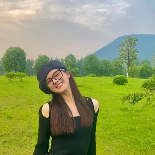 绝世甜妹赵露思半藏森林已是过去式,性感可爱还得看她
