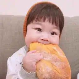 请问这个小女孩叫什么名字
