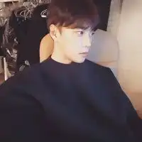 男生头像忧郁系伤感2
