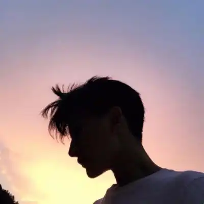 2019男生微信头像伤感忧郁的心里有故事的男人
