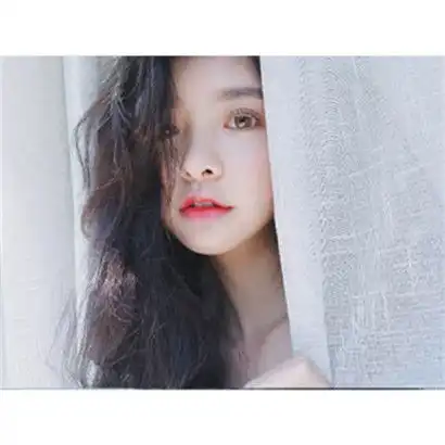 上下白边女头像小清新,带你去喜欢的那片天空
