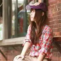 急需一些戴帽子戴眼镜戴戒指之类的高清女生头像看清楚要求喔
