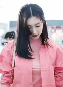 衬衫专业户,江疏影的百变衬衫造型,私服穿出水蜜桃的味道
