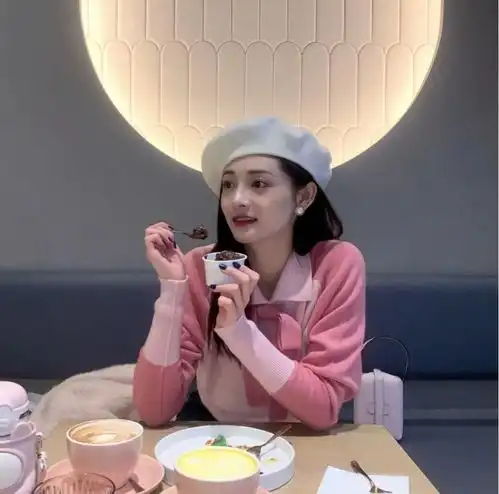 周洁琼气质好奶甜私服穿搭配色清新又甜美,每一套都好少女
