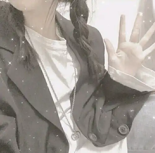 不露脸女生头像你是不是什么都明白,但就是走不出来
