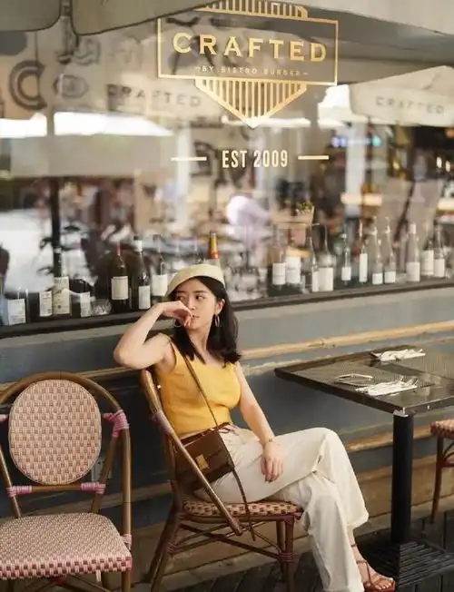 女生夏季日常穿搭,暖色系列t恤搭配半身裙,少女感爆棚

