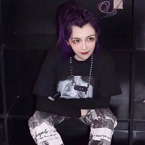 有没有什么很丧的真人头像类似这种的
